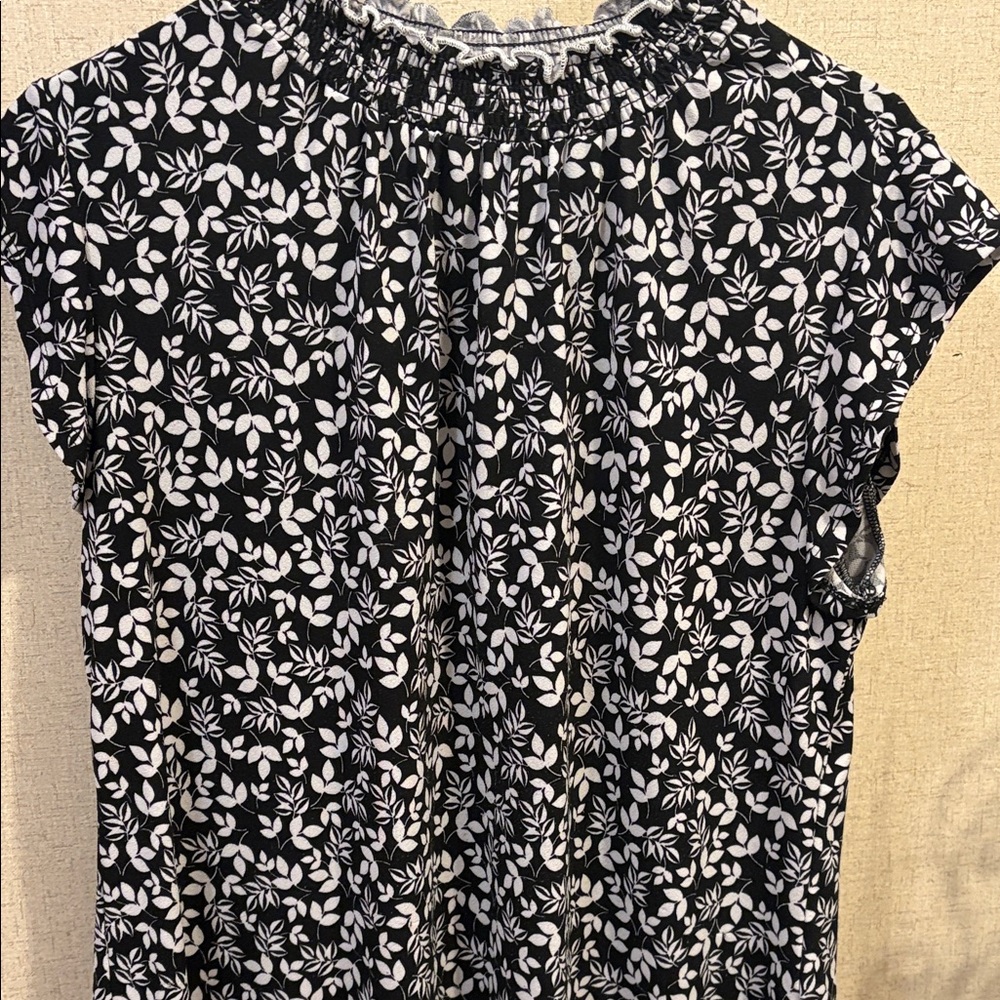 Chic Black and White Leaf Print Blouse